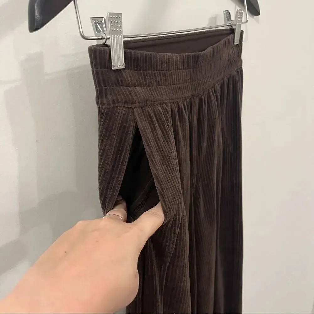 Lululemon Scuba Mid-Rise Wide-Leg Crop *Velvet Cord Espresso Size 0